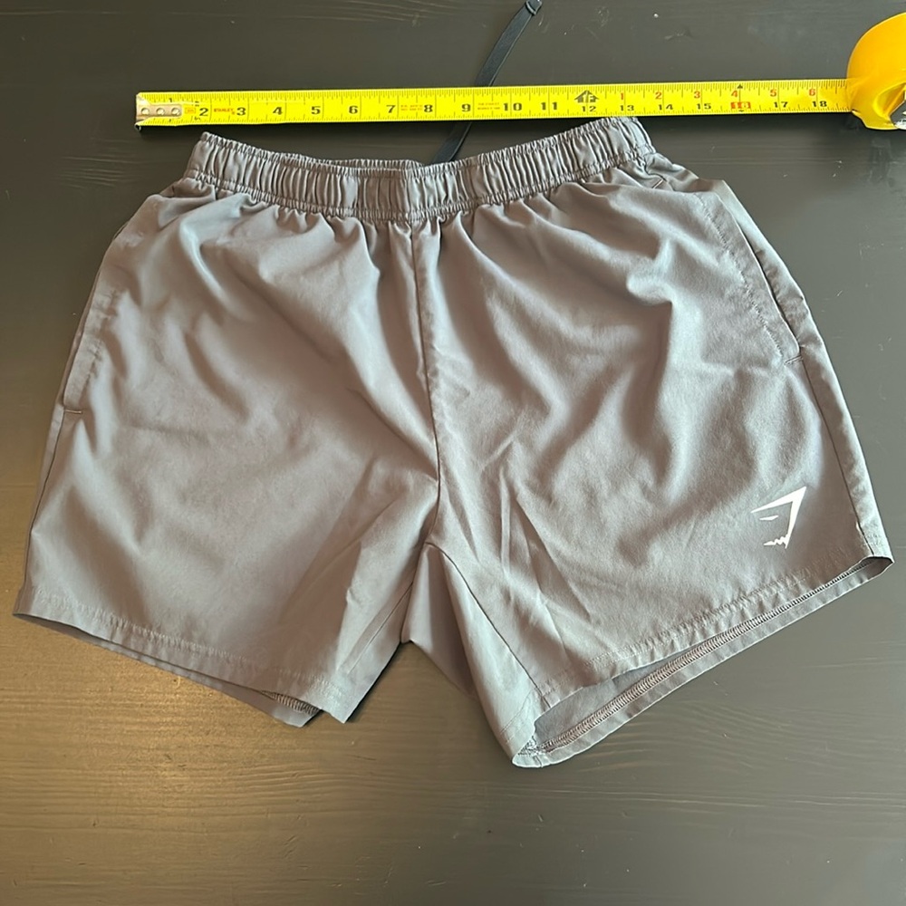 Men’s athletic shorts with pockets